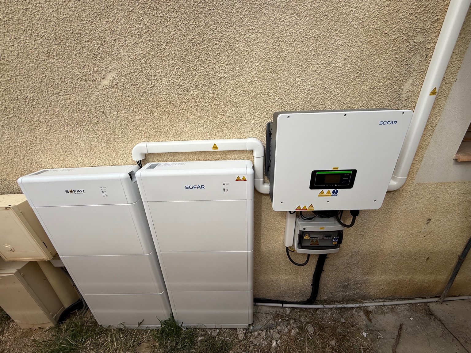 Batteries Sofar et onduleur installés par JS Énergies